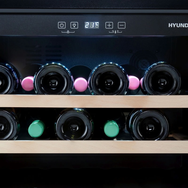 Винный шкаф Hyundai HBWC 0461 SCT черный